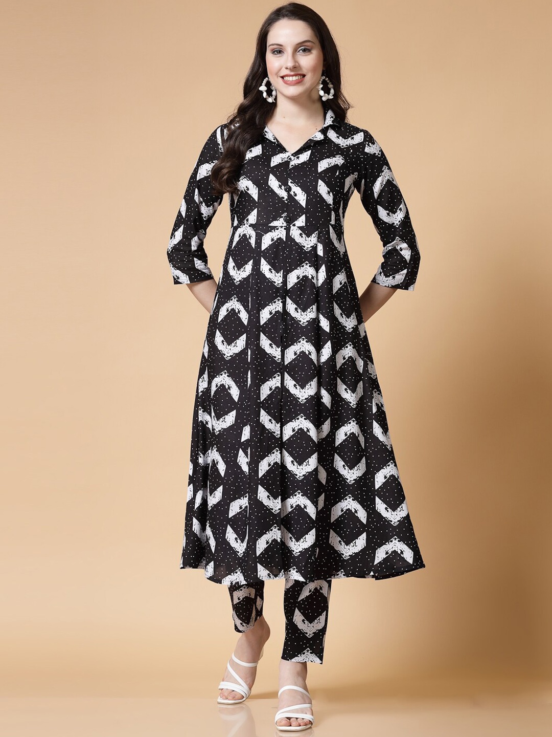 

NEW STYLISH Chevron Printed Regular Pure Cotton A-Line Kurta with Trousers, Black