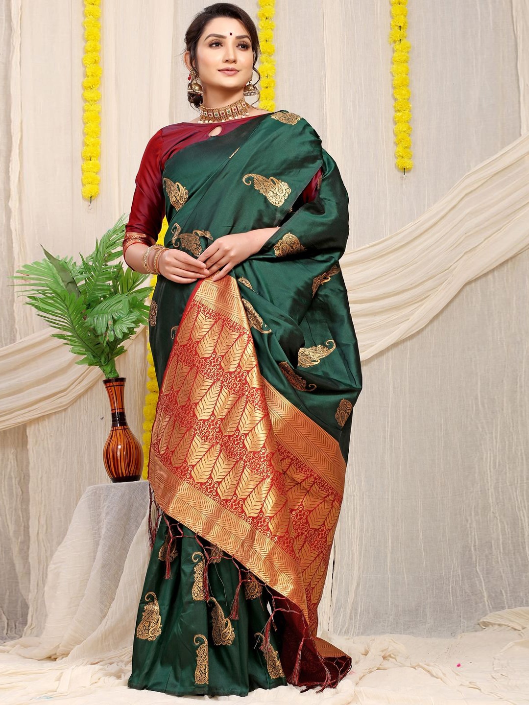 

SGF11 Woven Design Zari Art Silk Kanjeevaram Saree, Green