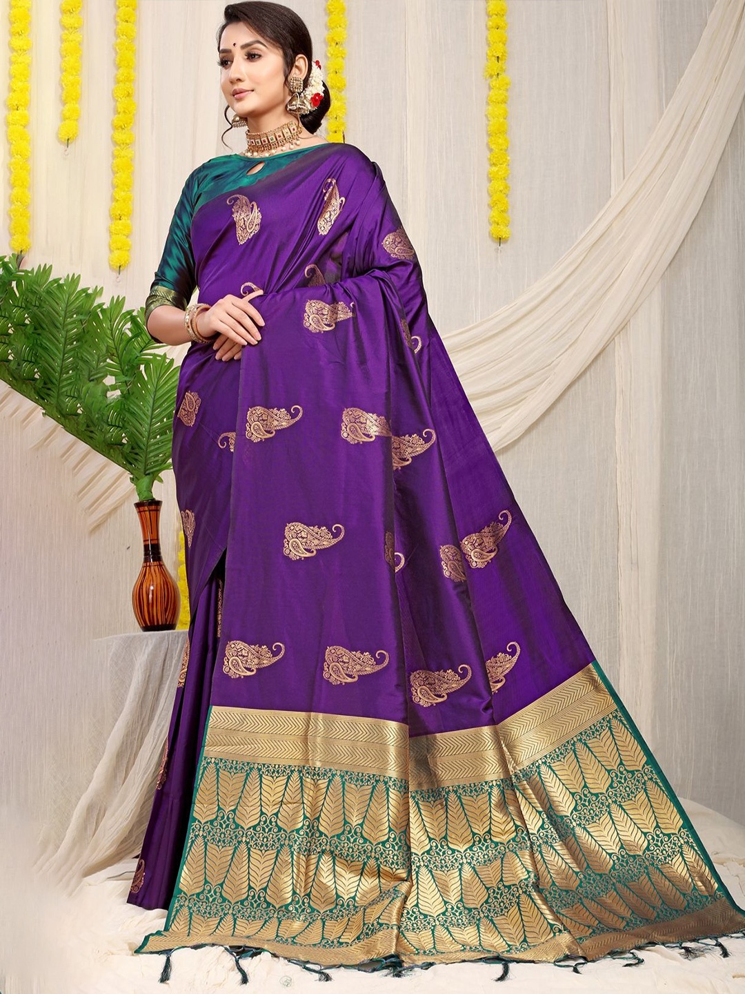 

SGF11 Woven Design Zari Kanjeevaram Saree, Violet