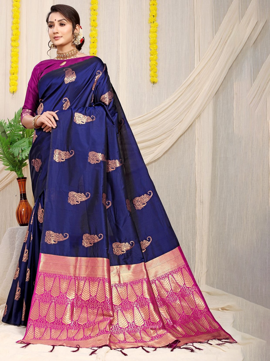 

SGF11 Paisley Zari Kanjeevaram Saree, Navy blue