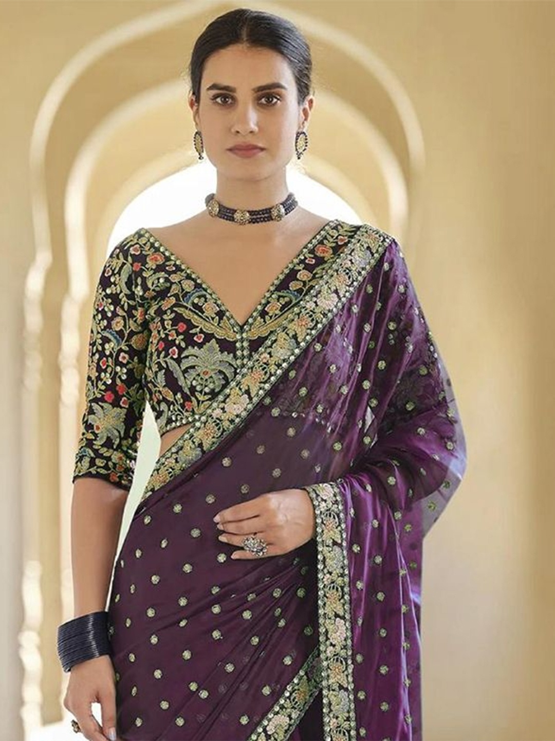 

Trendmalls Ethnic Motifs Sequinned Saree, Purple