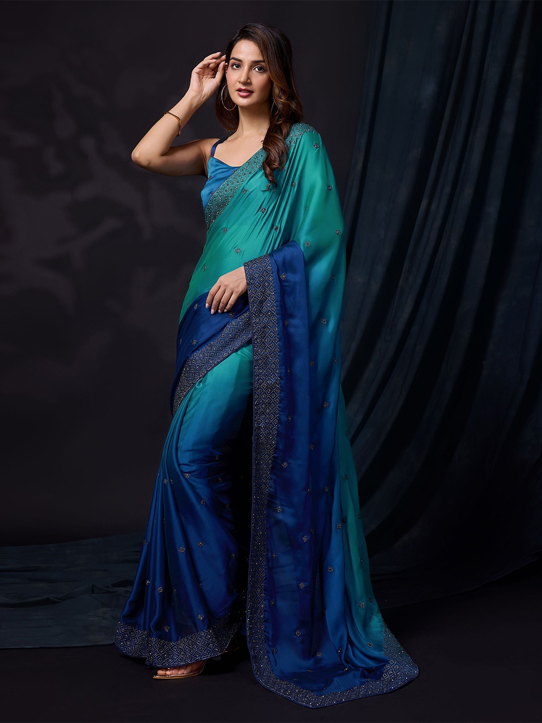 

Trendmalls Ethnic Motifs Beads and Stones Saree, Navy blue