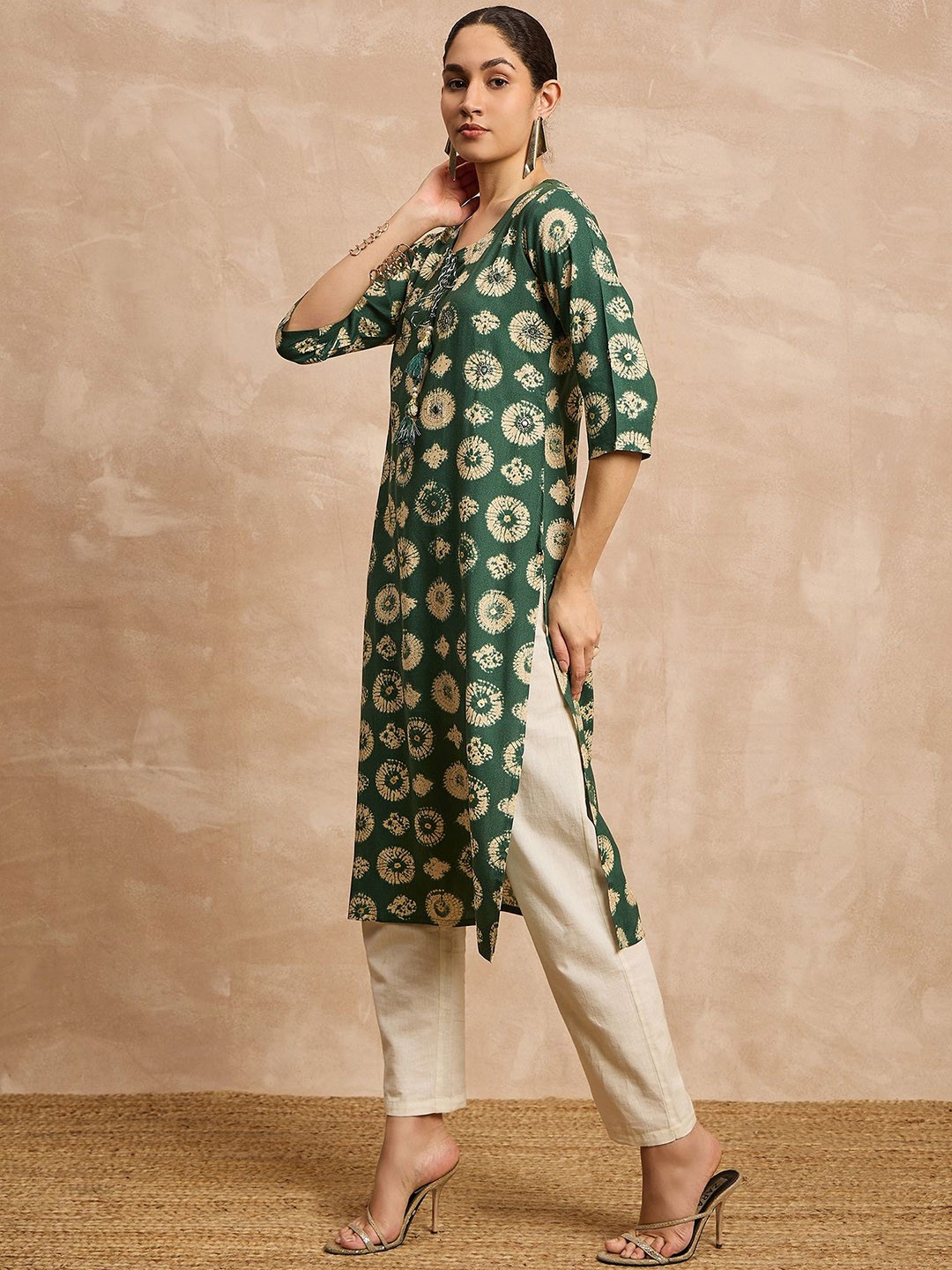 

all about you Floral Printed Tie up Neck Three-Quarter Sleeves Straight Kurta, Green