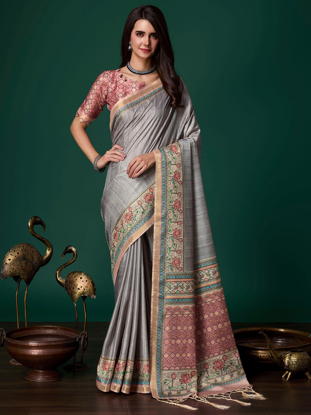 

Mitera Printed Saree With Blouse Piece, Grey
