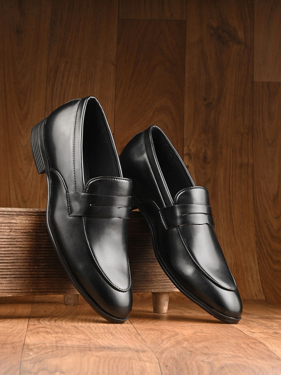 

INVICTUS Men Round Toe Formal Loafers, Black