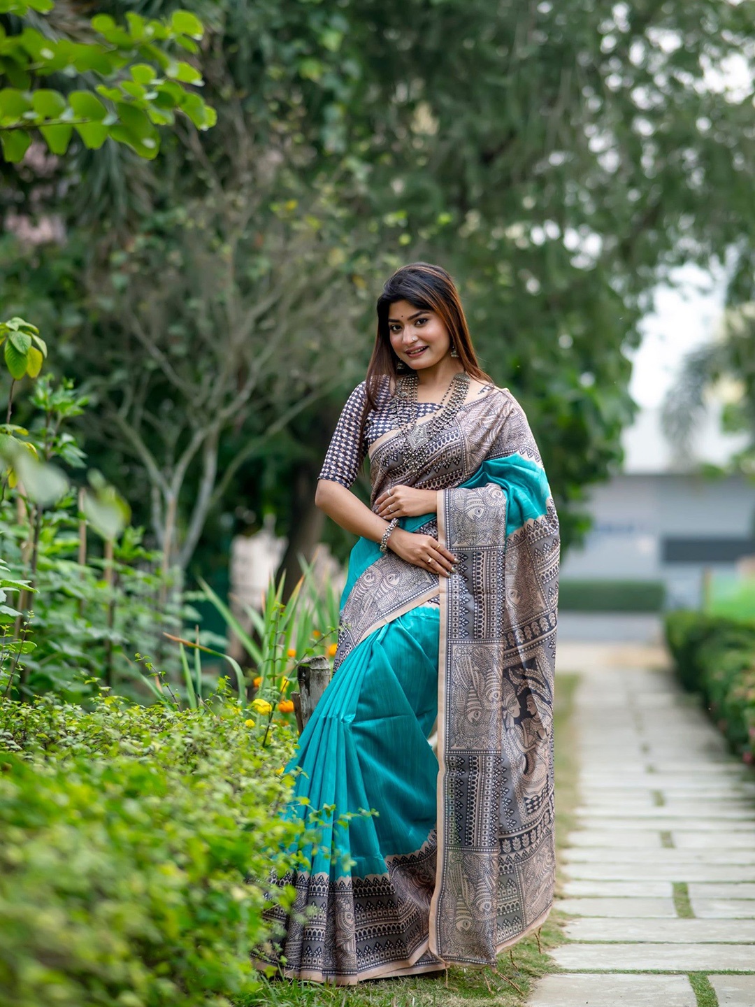 

MySilkLove Printed Border Saree, Blue