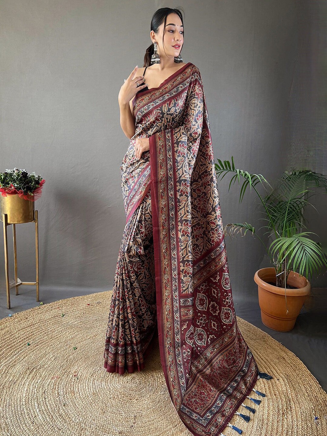 

MySilkLove Women Ethnic Motifs Sarees, Grey