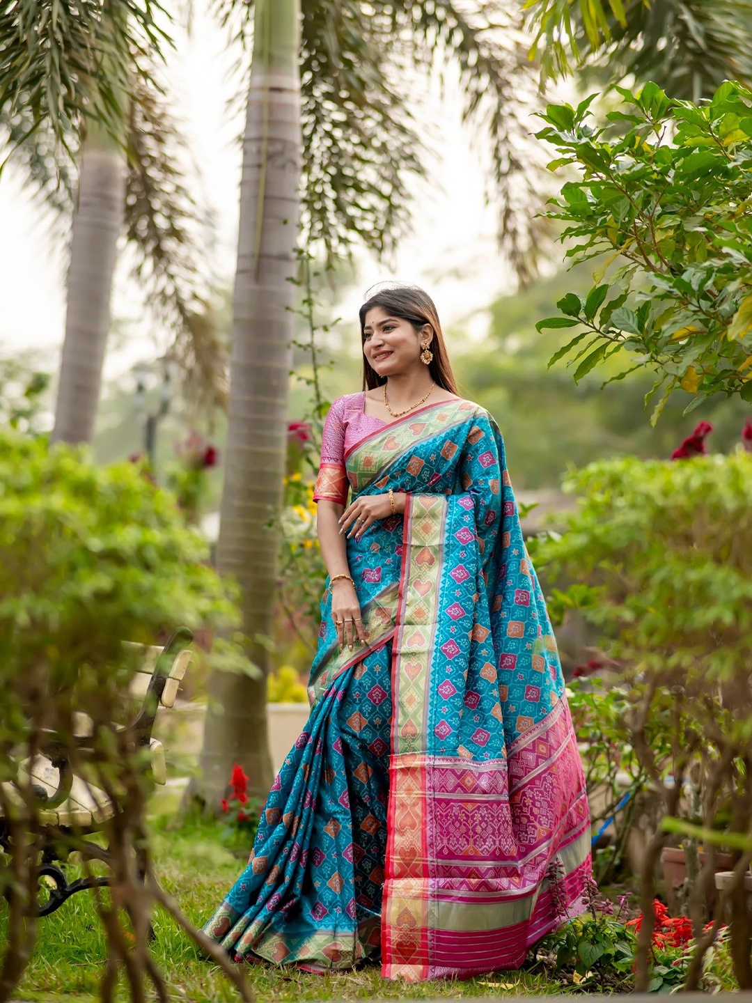 

MySilkLove Ethnic Motifs Woven Design Patola Saree, Blue