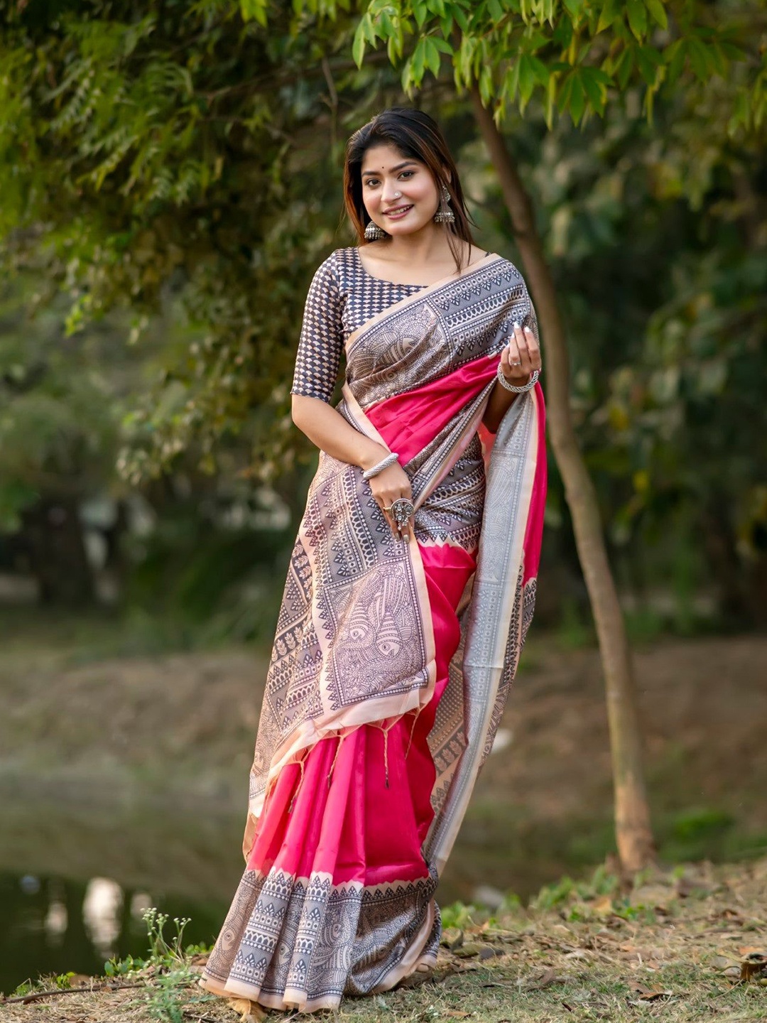 

MySilkLove Printed Saree, Pink