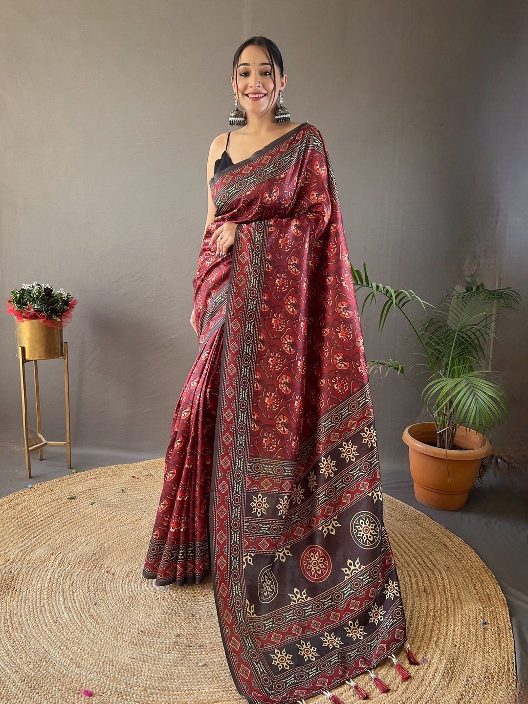 

MySilkLove Floral Printed Saree, Maroon