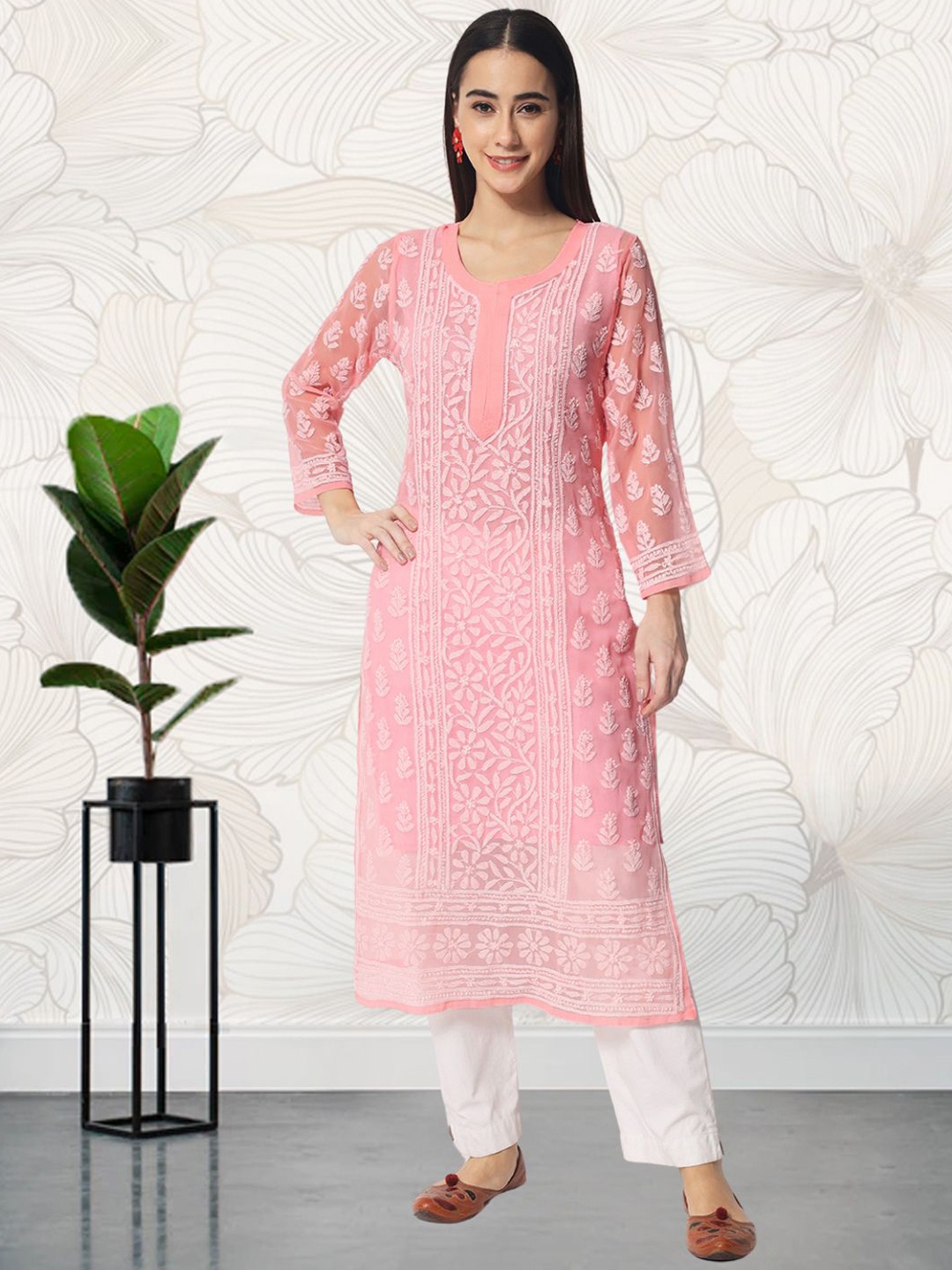 

PARAMOUNT CHIKAN Women Floral Printed Flared Sleeves Floral Georgette Kurta, Peach
