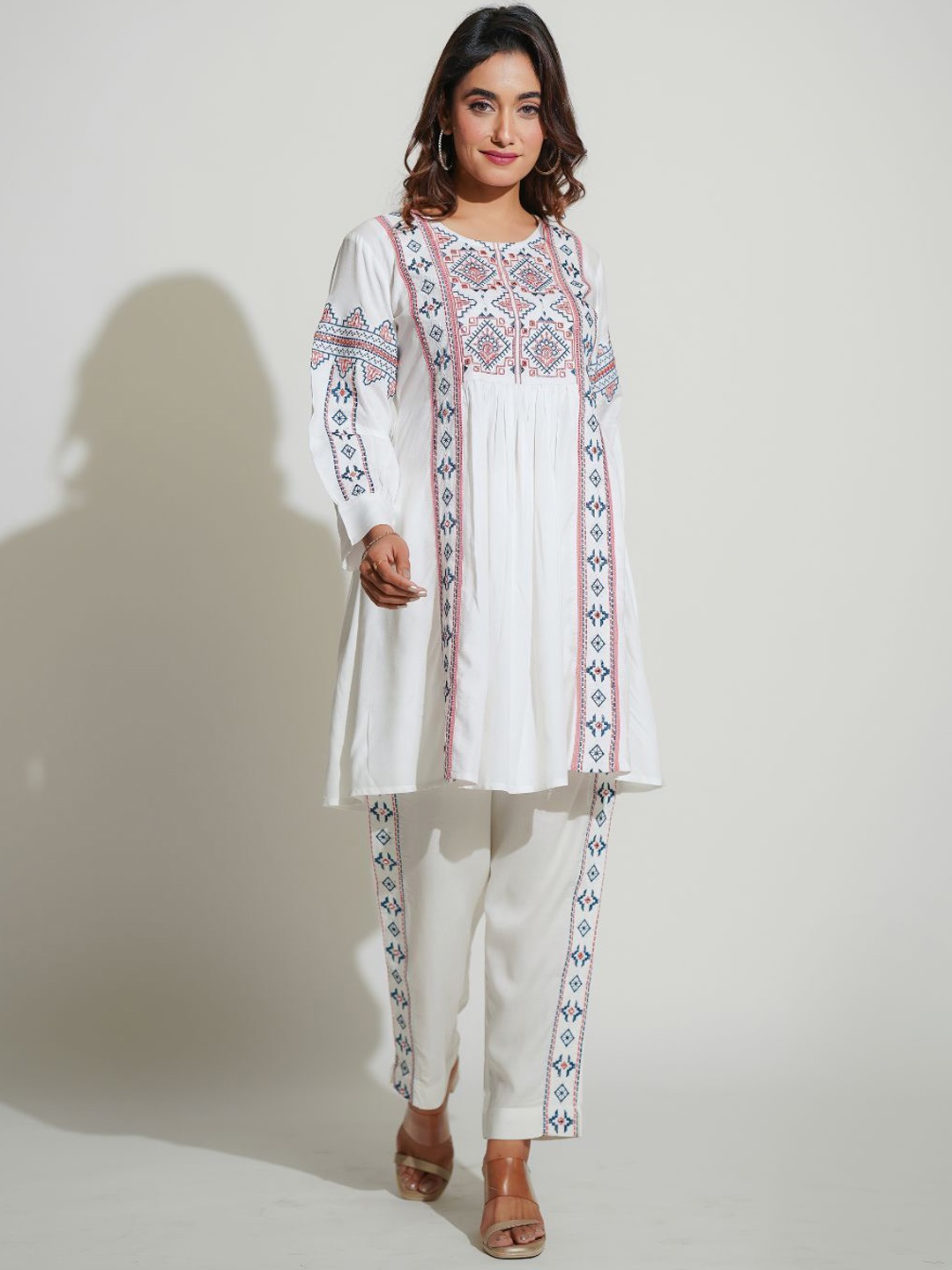

Zolo Label Embroidered Cuffed Sleeves Tunic With Trouser, White