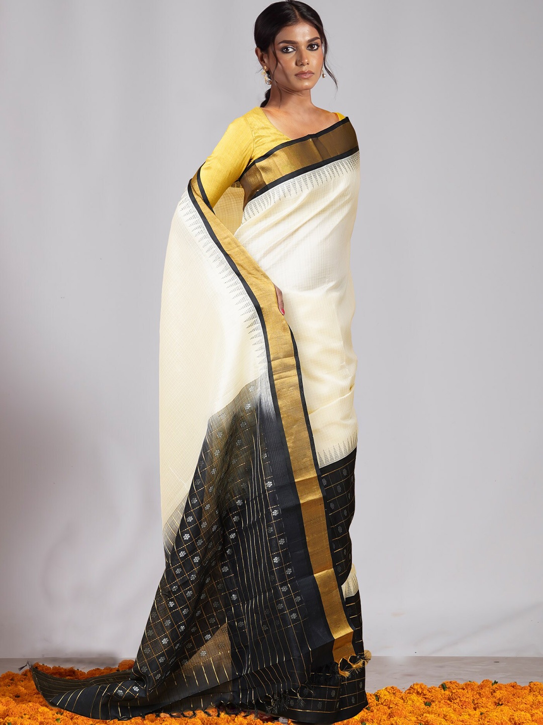 

Unnati Silks Woven Design Zari Pure Silk Handloom Saree, Cream