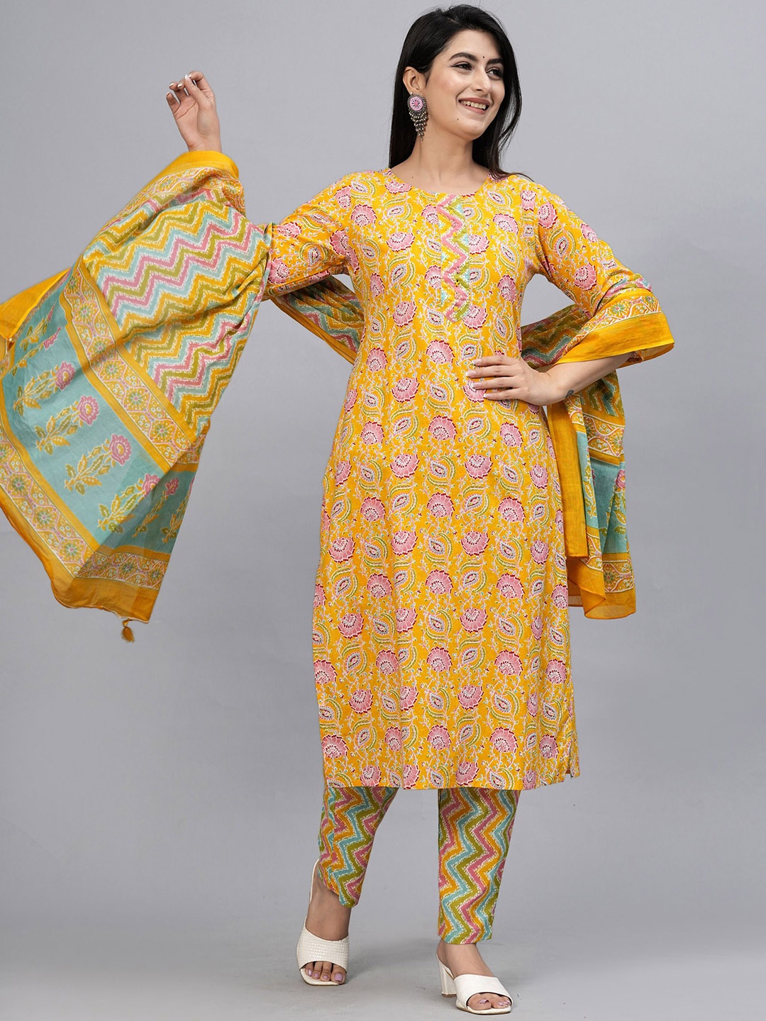 

FrionKandy Women Floral Printed Regular Pure Cotton Kurta with Trousers & Dupatta, Mustard