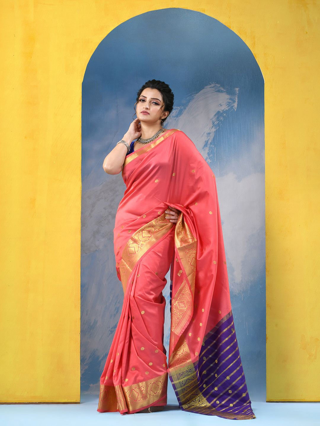 

DESH BIDESH Woven Design Zari Kanjeevaram Saree, Pink