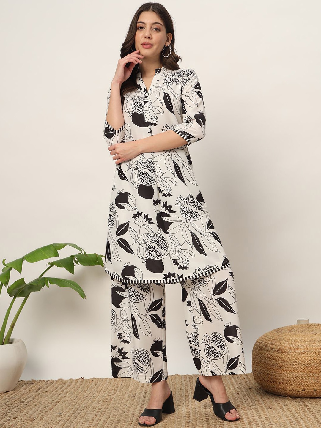 

FIORRA Floral Printed Mandarin Collar A-Line Kurta with Palazzos, Off white