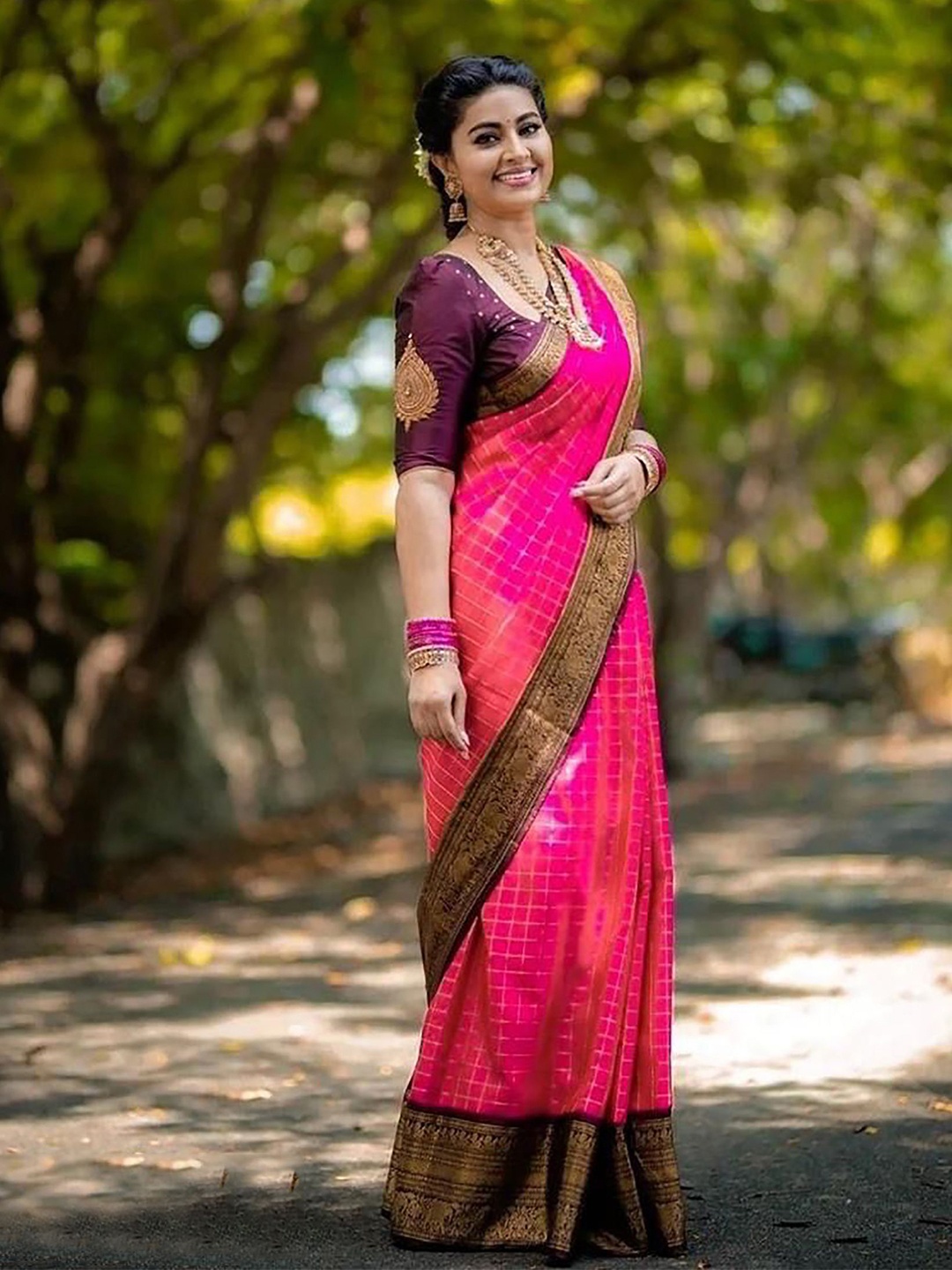 

BerMondsey Checked Woven Design Banarasi Saree, Pink