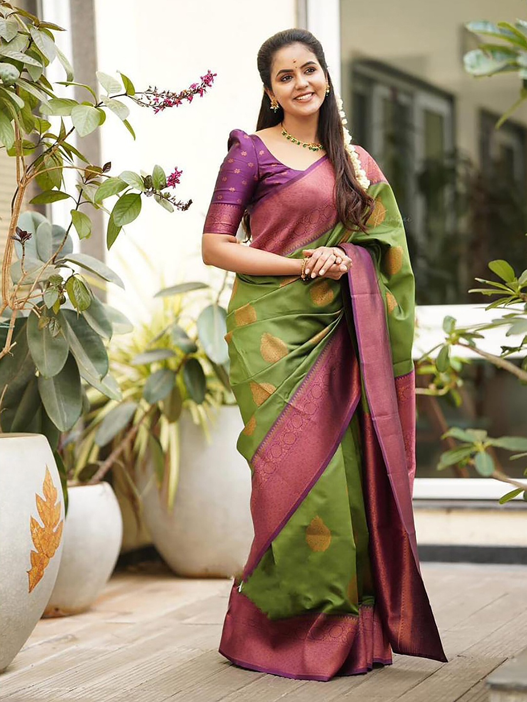 

BerMondsey Ethnic Motifs Zari Banarasi Saree, Green