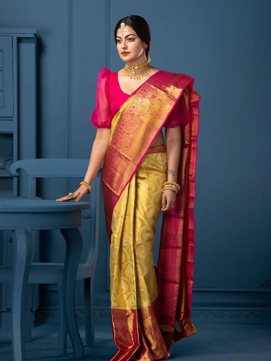 

BerMondsey Woven Design Zari Banarasi Saree, Yellow