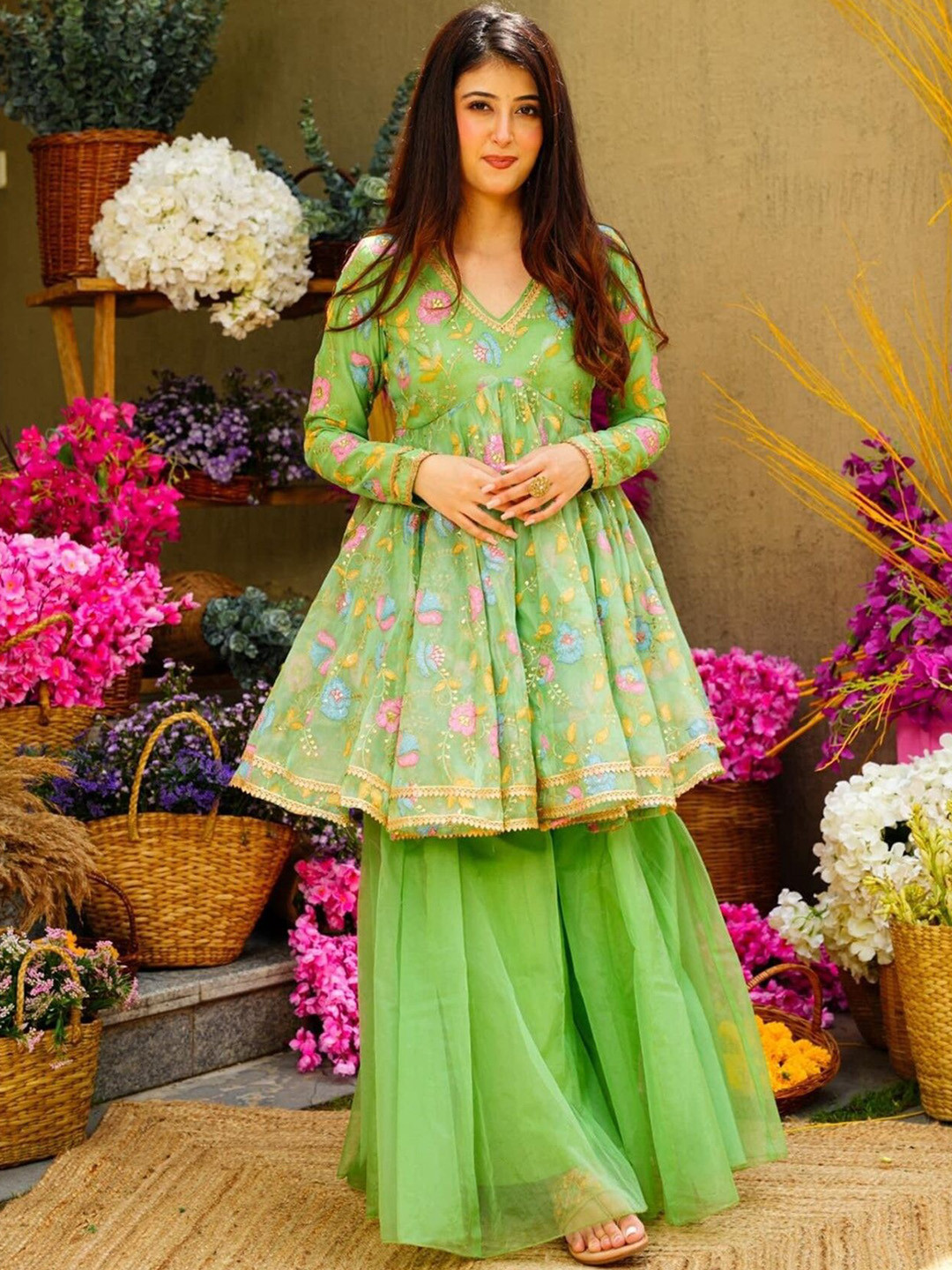 

Fusionic Floral Embroidered V-Neck Anarkali Kurta with Palazzos, Green