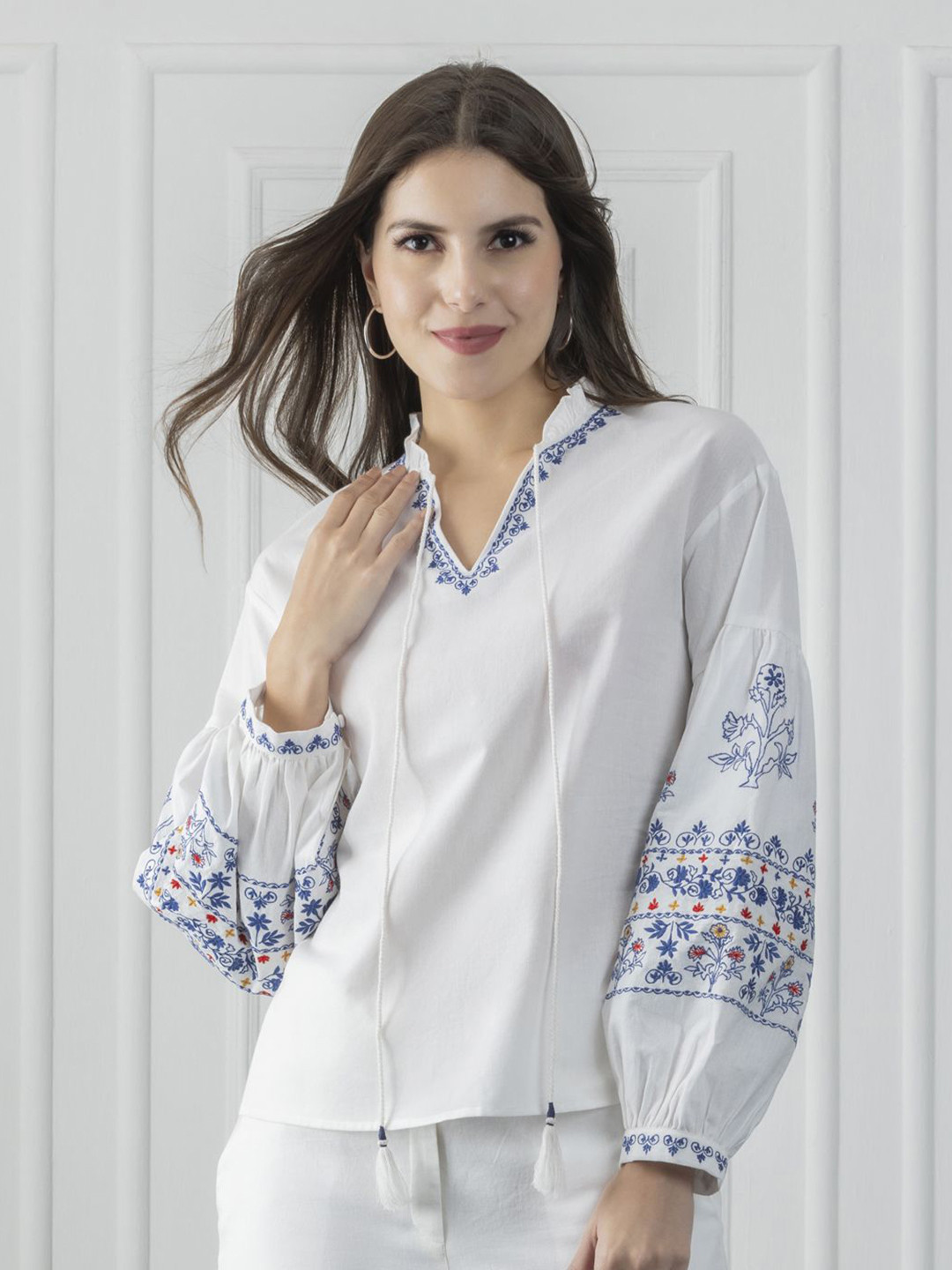 

SHAYE Floral Embroidered Puffed Sleeves Cotton Top, White