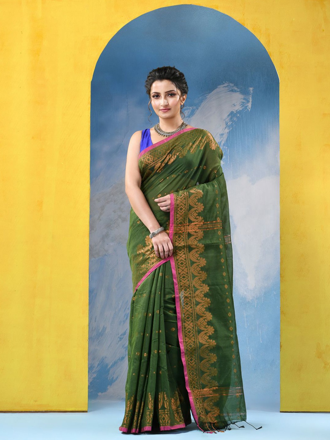 

DESH BIDESH Woven Self Design Floral Zari Pure Cottom Saree, Green