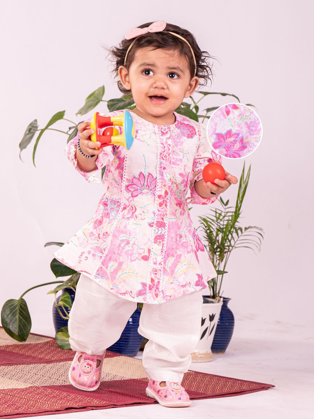 

VASTRAMAY Girls Floral Printed Regular Pure Cotton Kurta with Trousers, Pink