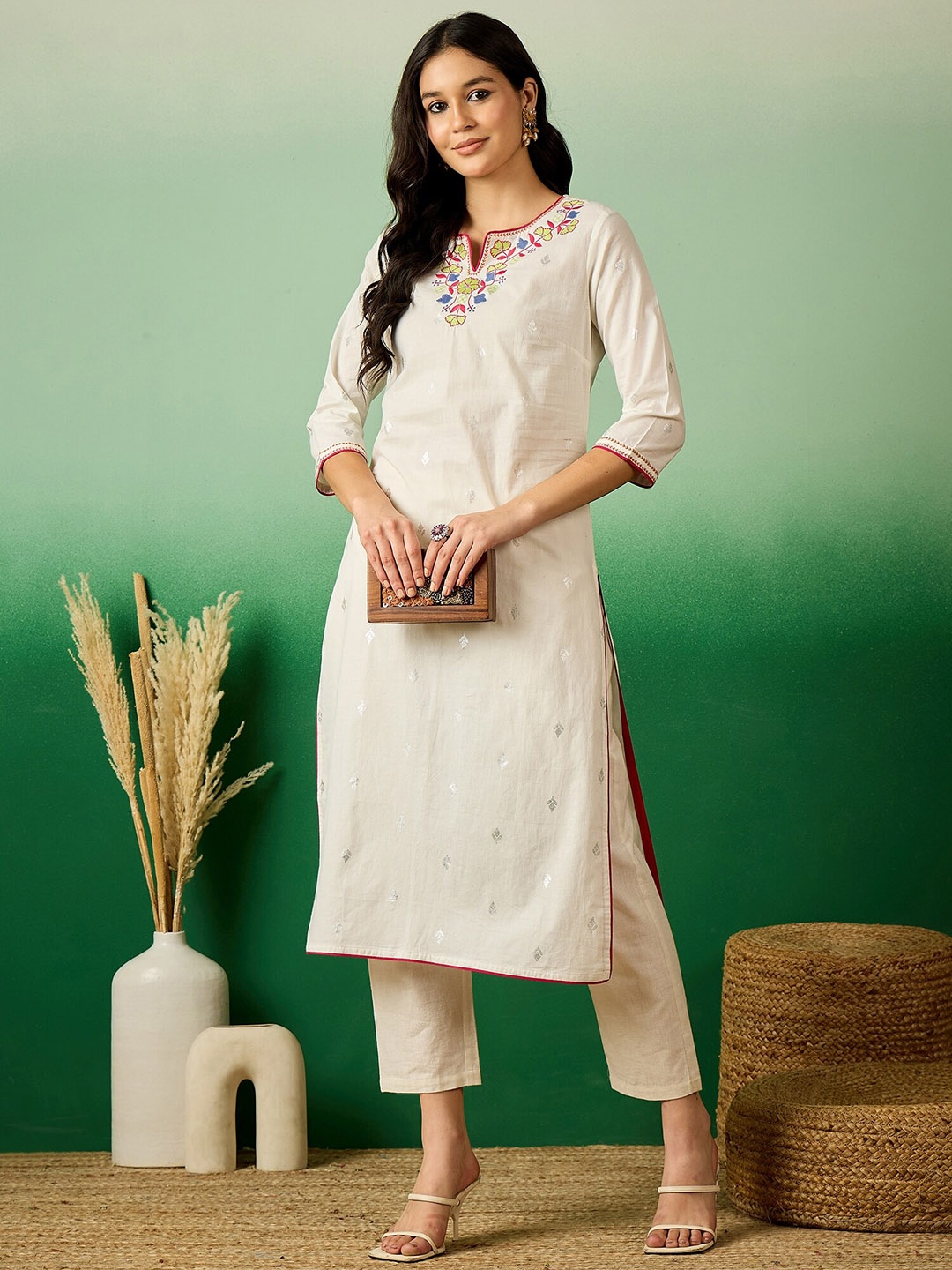 

Sangria White Floral Embroidered Notch Neck Pure Cotton Straight Kurta