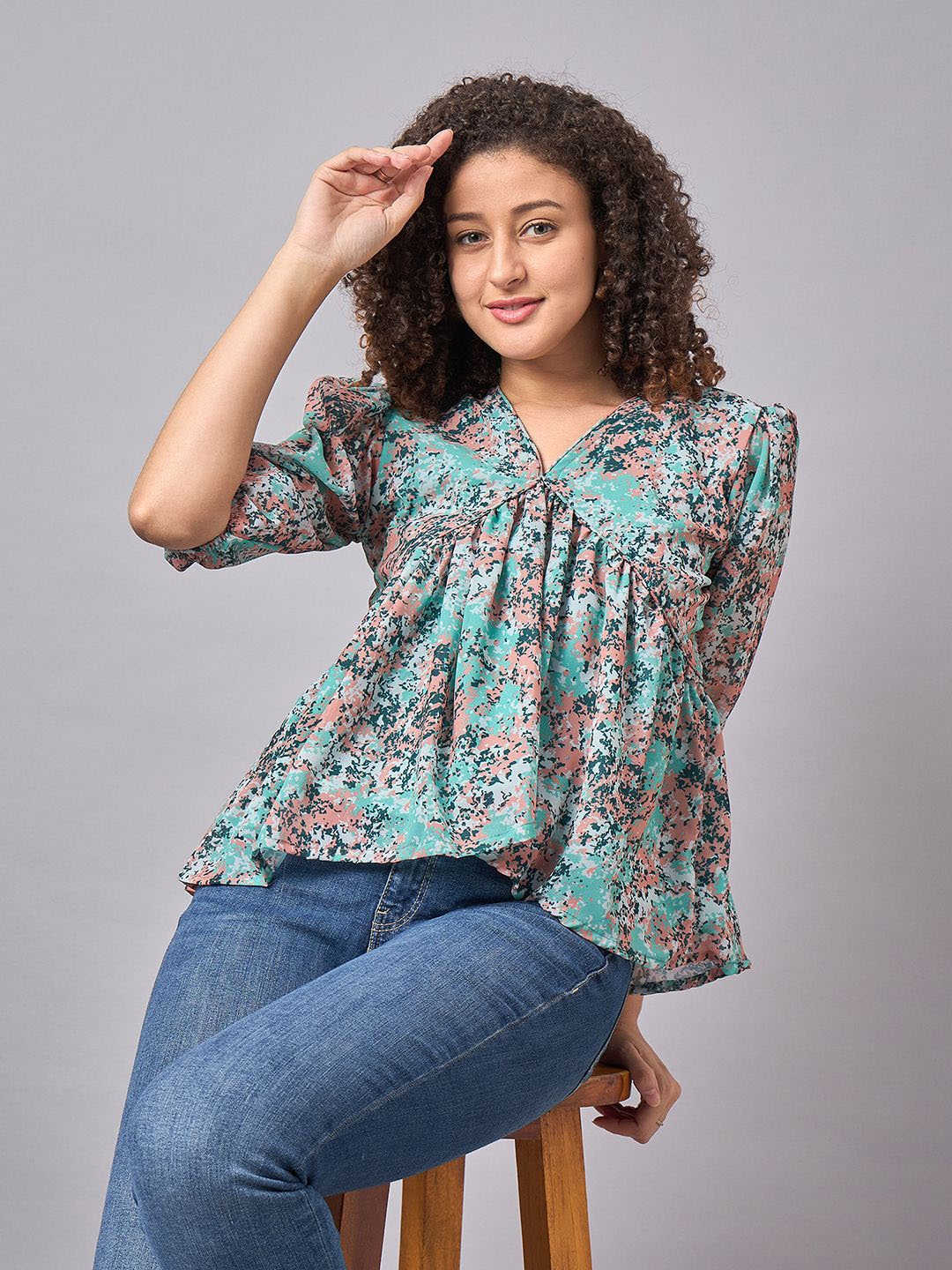 

The Roadster Lifestyle Co. Blue Printed V-Neck Puff Sleeves Top