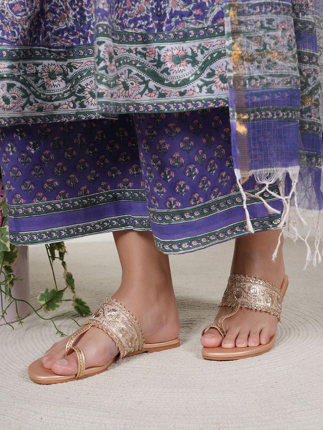 

Anouk Embellished One Toe Ethnic Flats, Pink