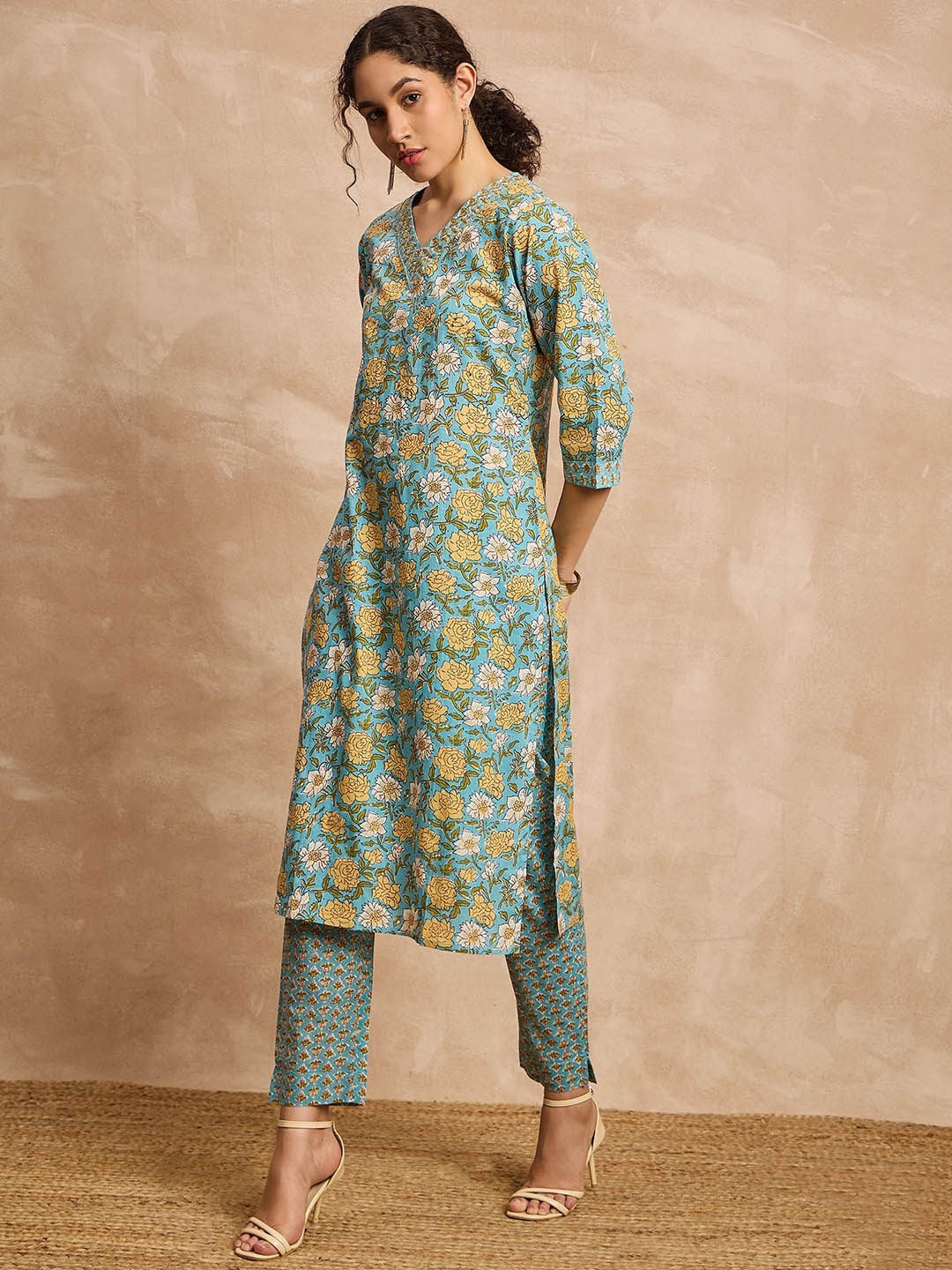 

all about you Blue Floral Printed V-Neck Pure Cotton Kurta with Trousers