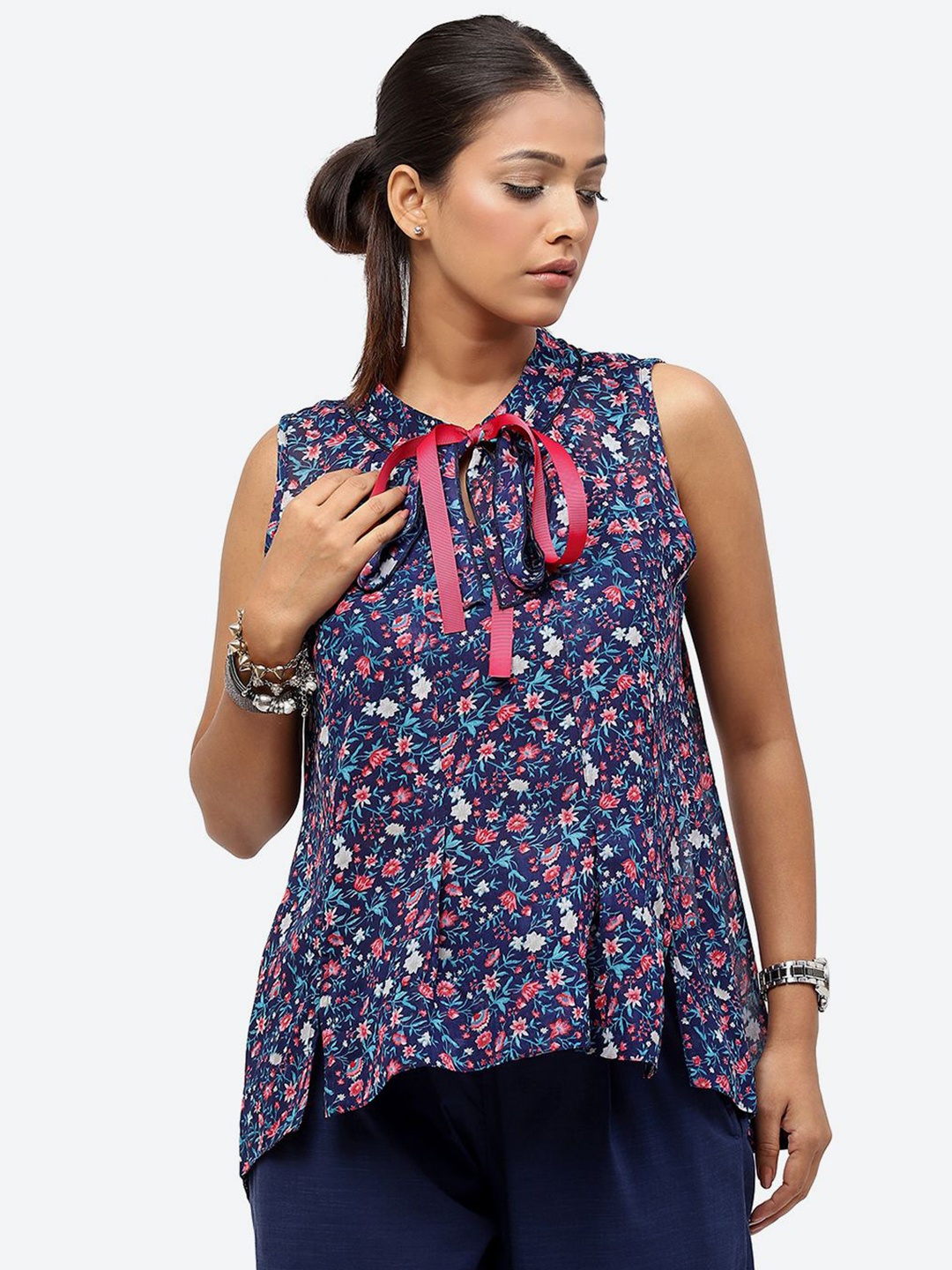 

Baawri Floral Printed Tie-Up Neck Sleeveless Regular Top, Blue