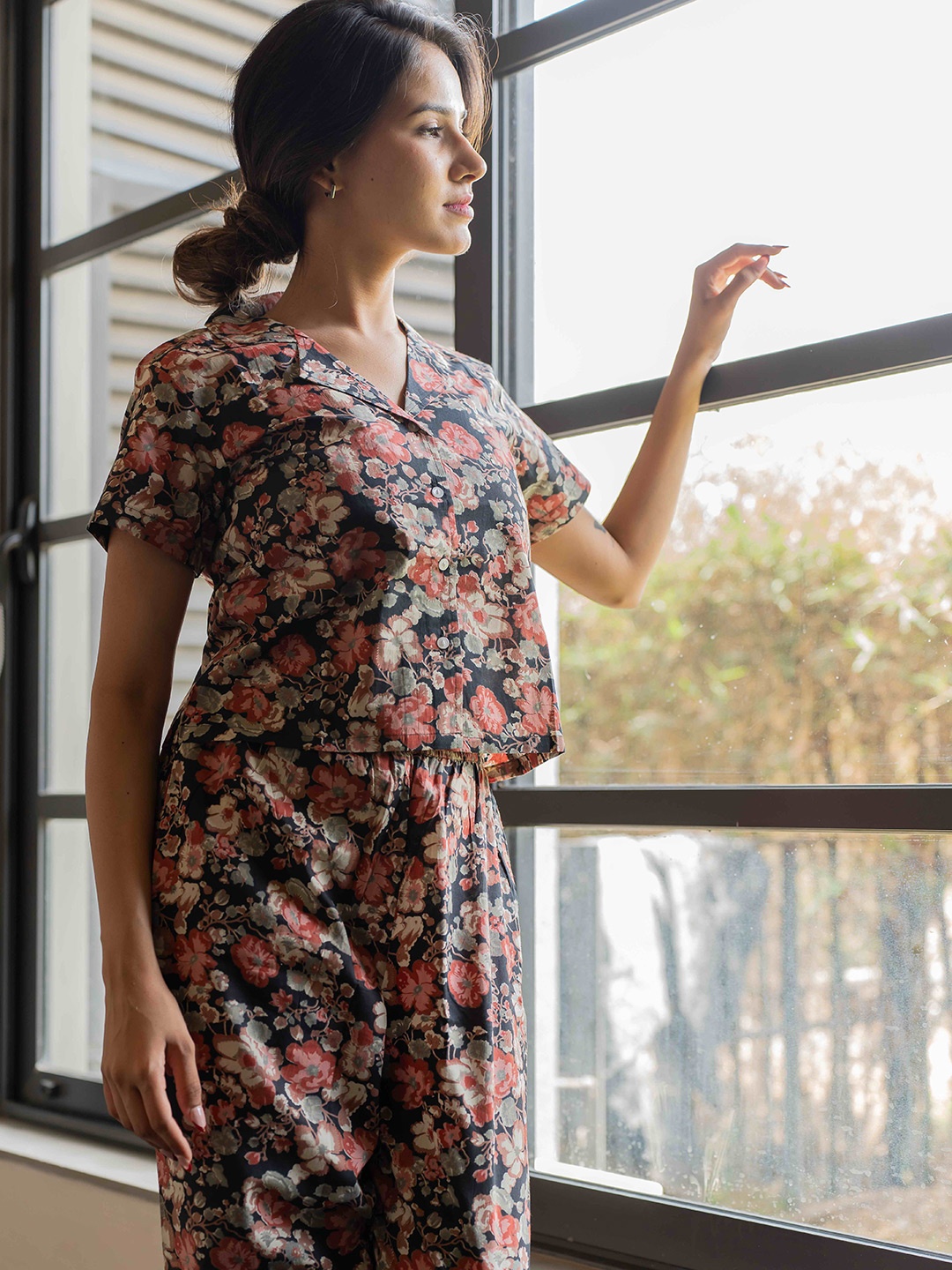 

MIRCHI FASHION Black Floral Printed Pure Cotton Shirt With Pyjamas