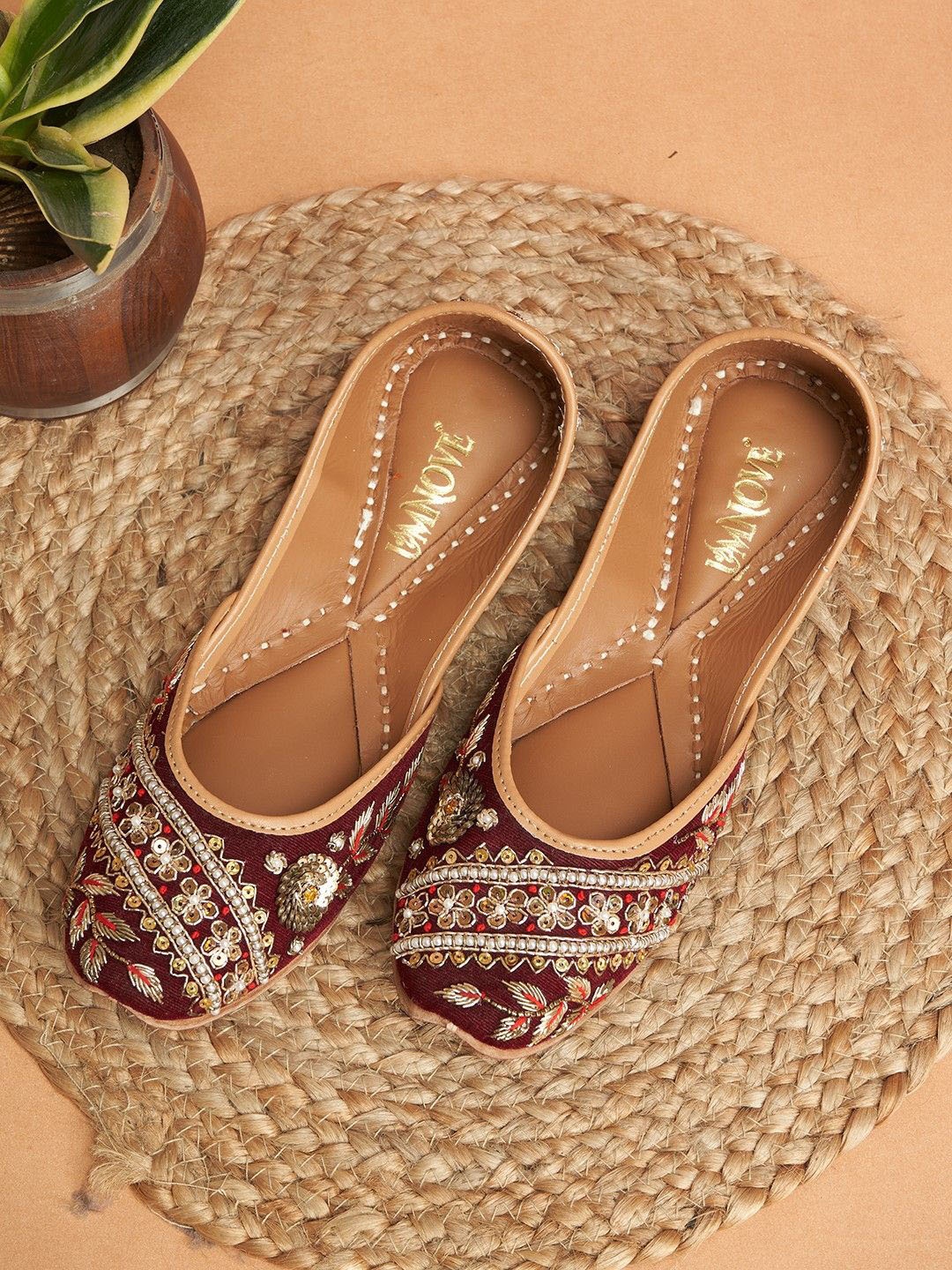 

UMNOVE Women Embellished Ethnic Mojaris Flats, Maroon