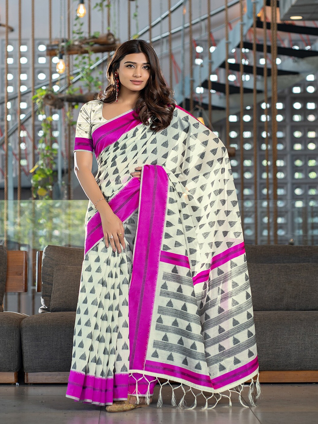 

Pionex Bhagalpuri Traingle print Saree, Pink