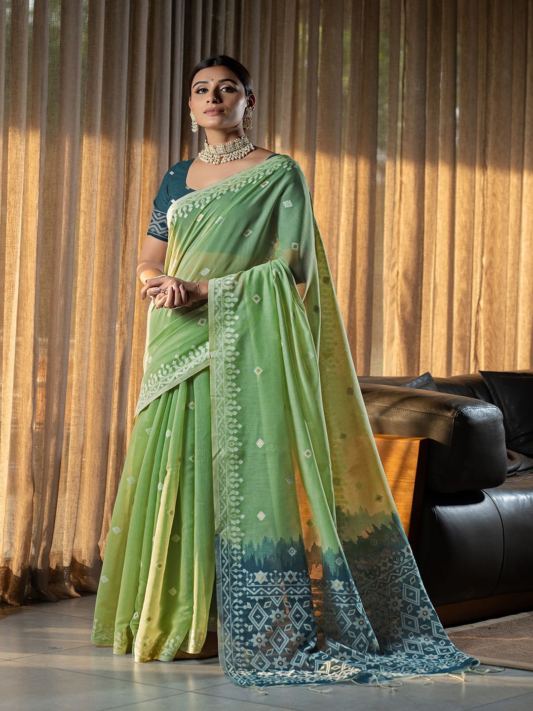 

Pionex Woven Design Zari Banarasi Saree, Green