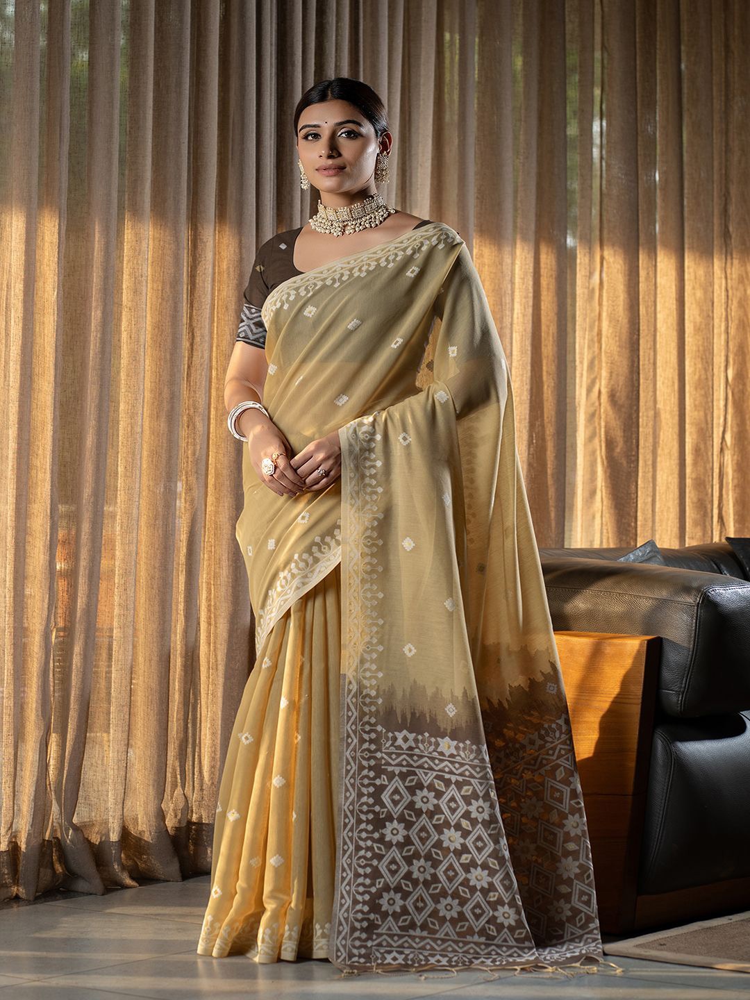 

Pionex Woven Design Banarasi Saree, Beige