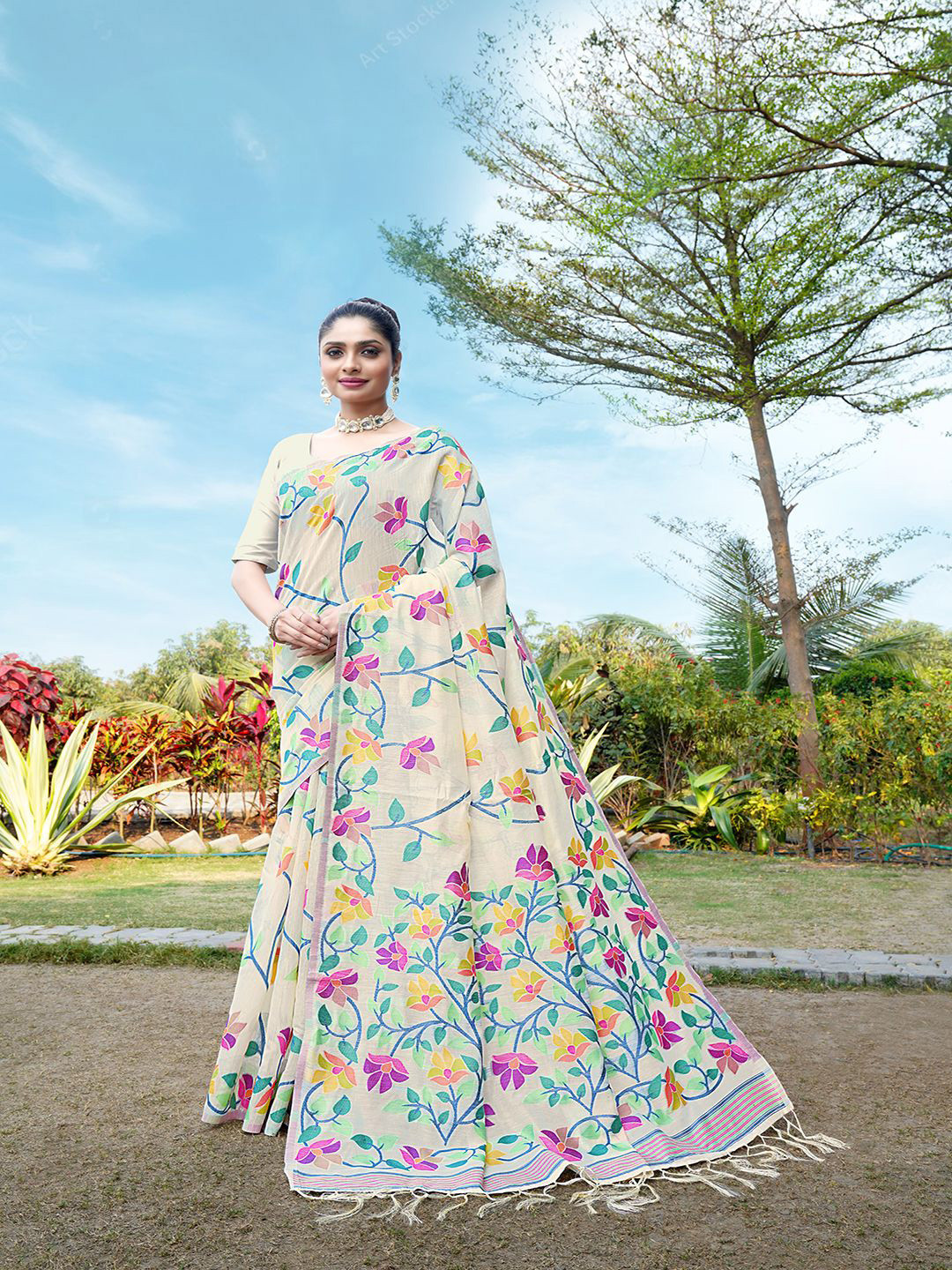 

Pionex Woven Design Jamdani Saree, Off white