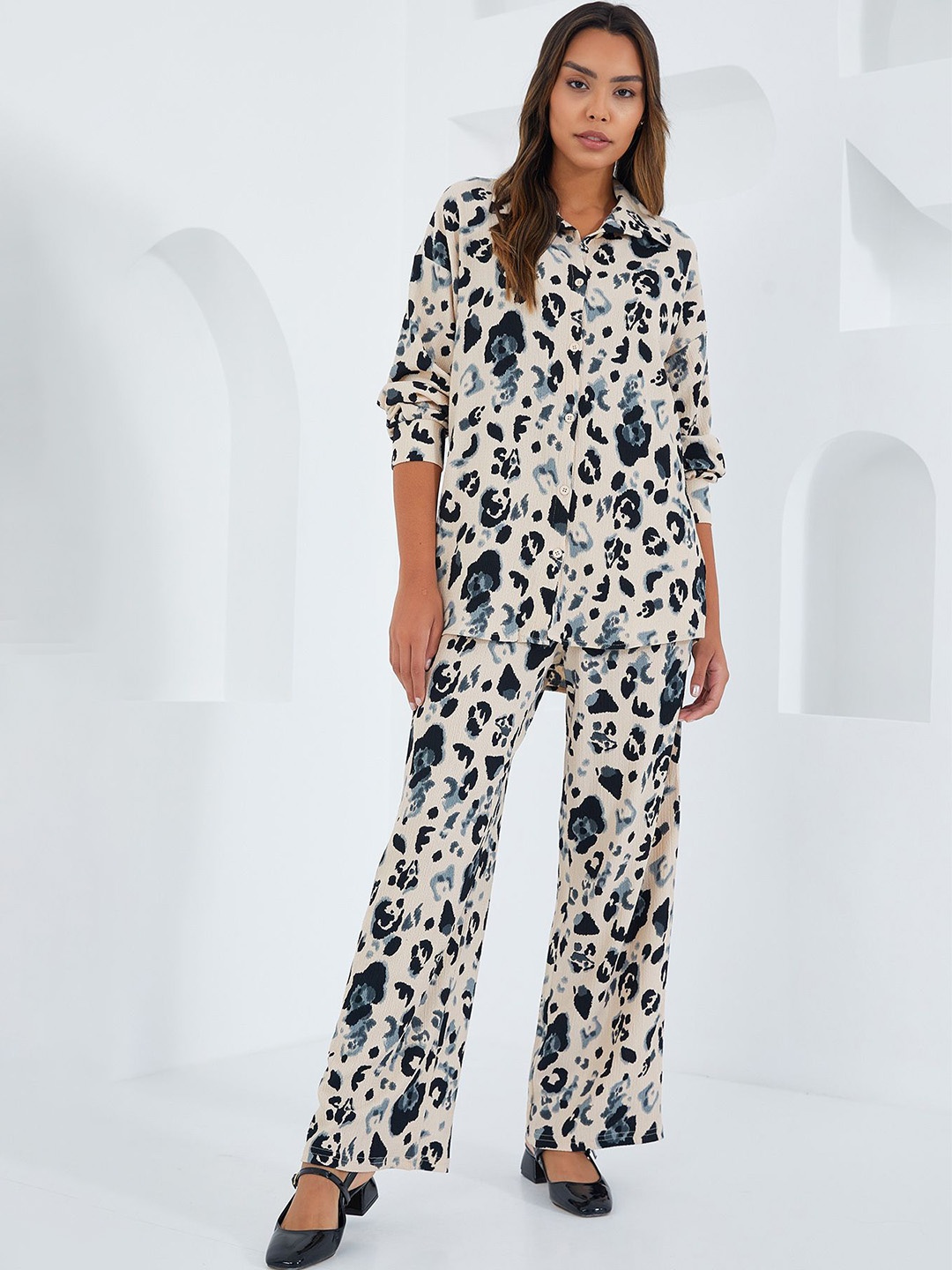 

BIGDART Abstract Printed Long Sleeves Shirt & Trousers, Beige