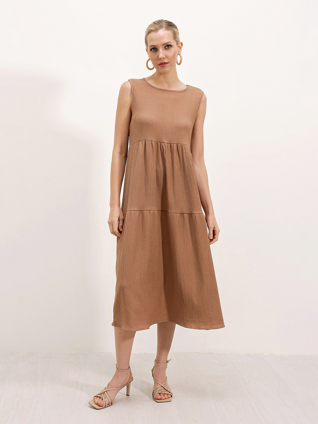

BIGDART Round Neck A-Line Midi Dress, Na