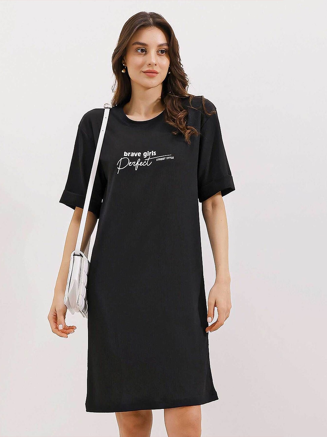 

BIGDART Typographic Printed Round Neck Drop-Shoulder Sleeves T-shirt Dress, Black
