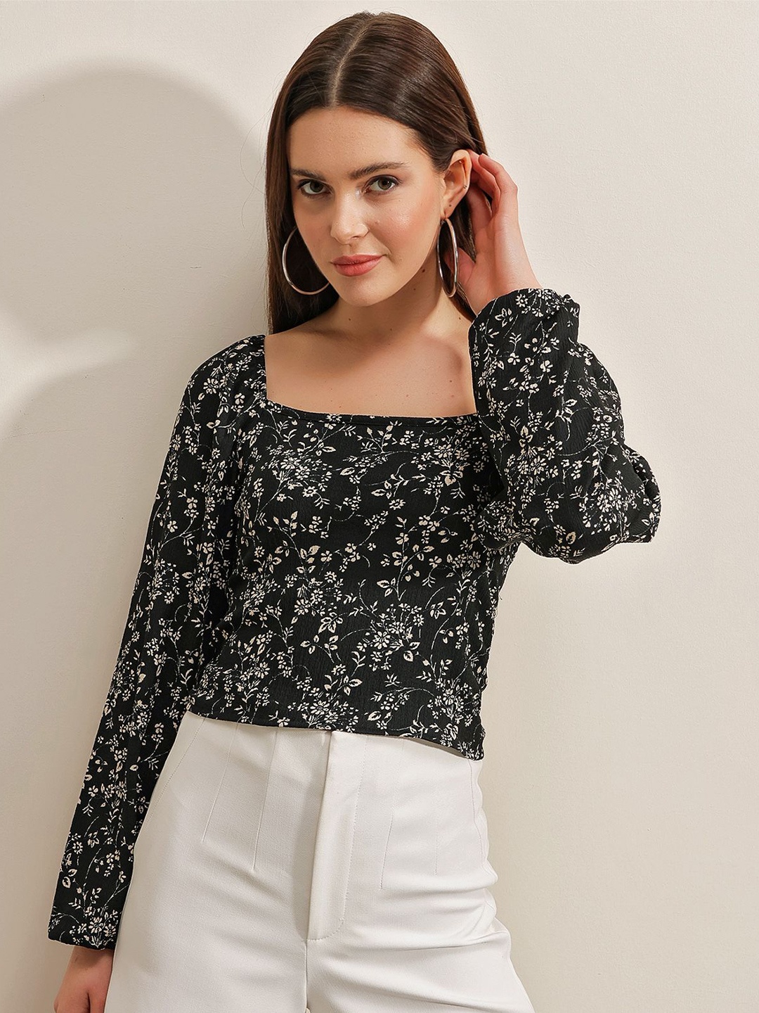 

BIGDART Floral Printed Square Neck Bishop Sleeves Casual Top, Black