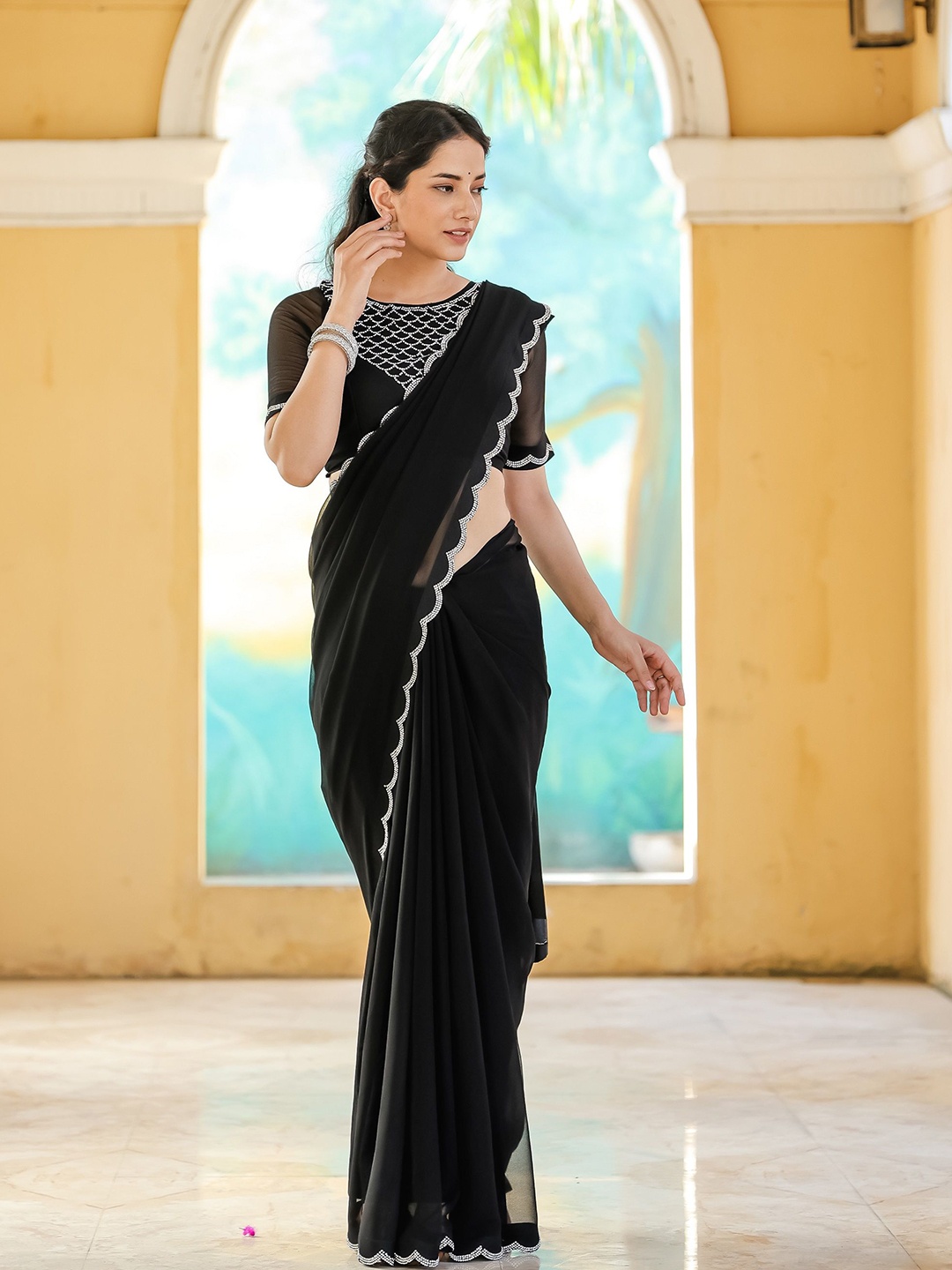 

DIVASTRI Beads and Stones Saree, Black