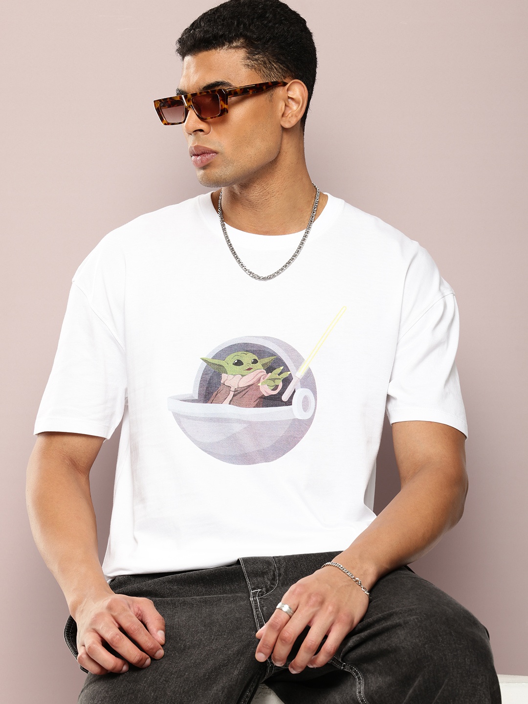 

Kook N Keech Men Star Wars Printed Drop-Shoulder Sleeves Pure Cotton T-shirt, White