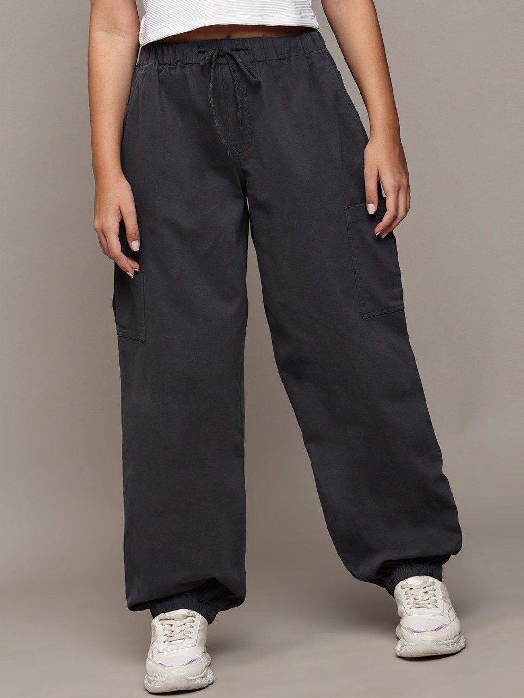 

The Roadster Lifestyle Co. Women Grey Smart Loose Fit Easy Wash Cotton Cargo Trousers