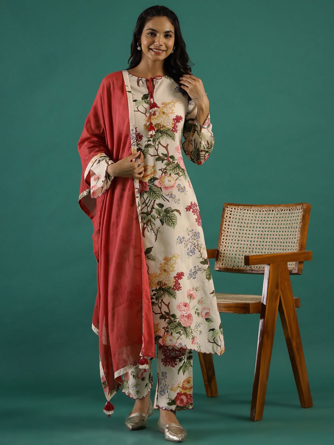 

Sangria Cream Floral Printed Tie Up Neck Straight Kurta With Trousers & Duppatta