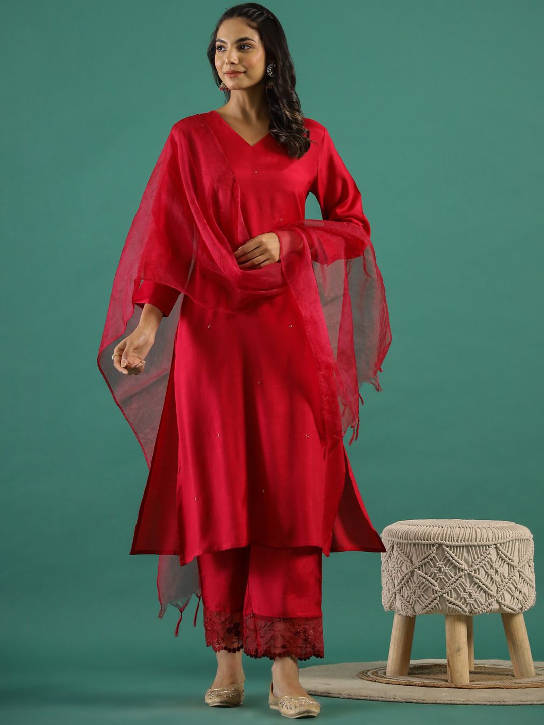 

Sangria Embroidered Straight Kurta With Trouser & Dupatta Set, Fuchsia