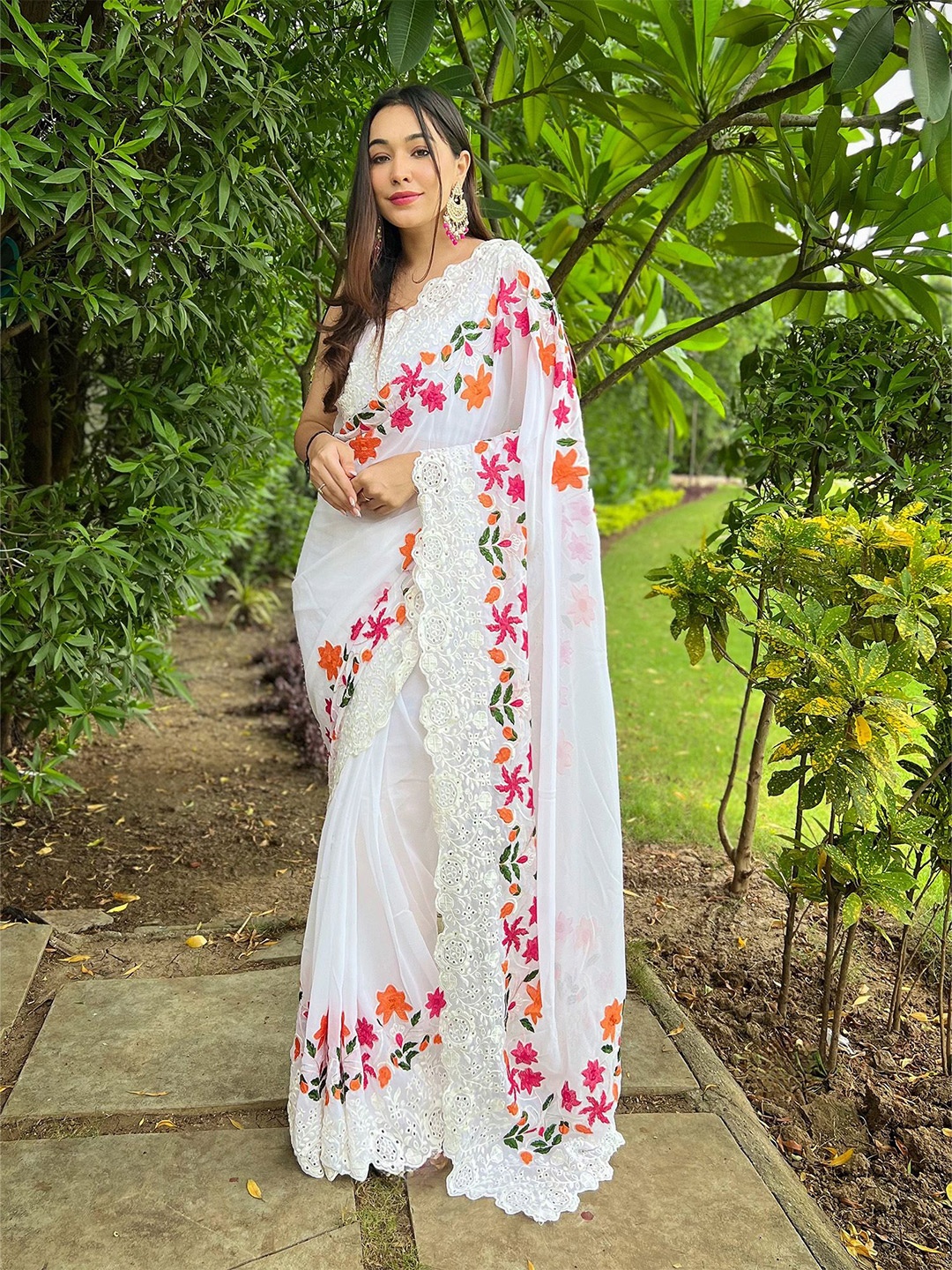 

elora Floral Embroidered Pure Georgette Saree, White