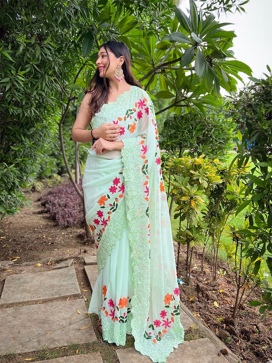 

elora Embellished Embroidered Pure Georgette Saree, Green