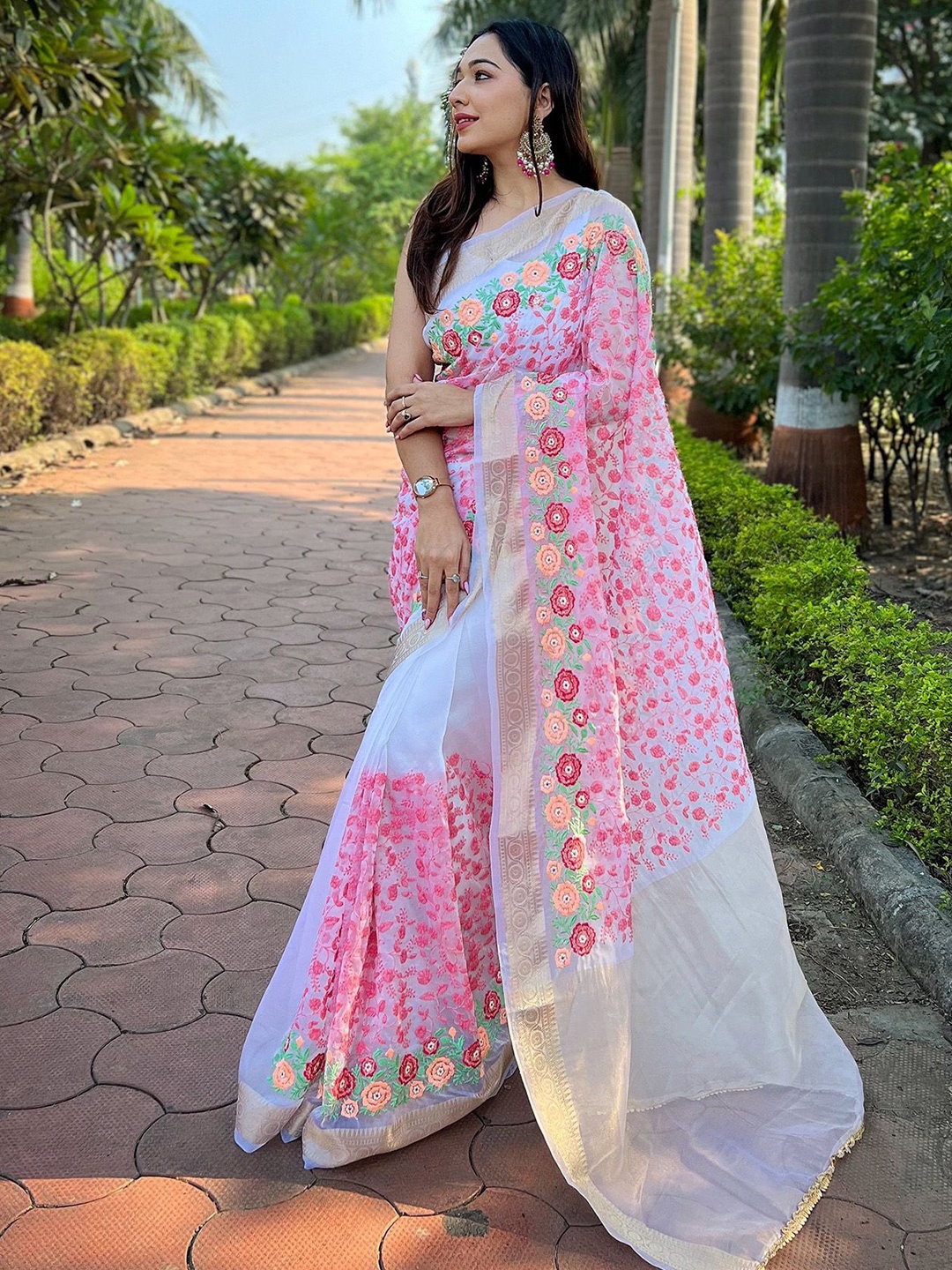 

elora Ethnic Motifs Embroidered Organza Saree, Pink
